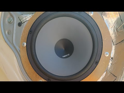 Видео: 300 Ватники вместо штатных динамиков на VW T5. Замена штатных динамиков на Фольксваген Транспортер