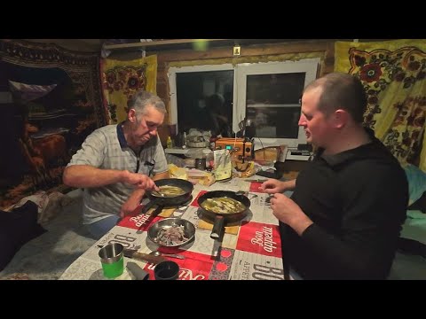 Видео: Рыбалка в тайге. Первый снег. Готовим хариуса в лесной избе.