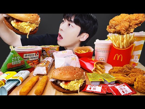 Видео: жареная лапша и Читос, жареный цыпленок, бургер, сырная палочка, круглосуточный магазин, KFC