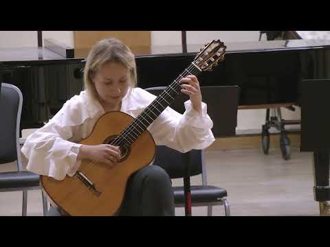 Видео: Г. Санс. «Фолия» и «Канариос» из Сюиты D-dur. Исполняет  Юлия Рахимова
