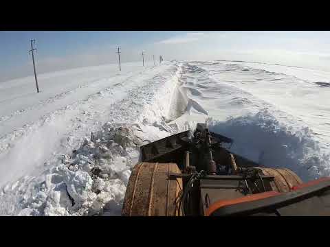 Видео: Трактор кировец. Последняя метель марта 2022.