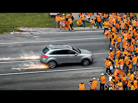 Видео: Когда Машины Не Останавливаются Перед Активистами!