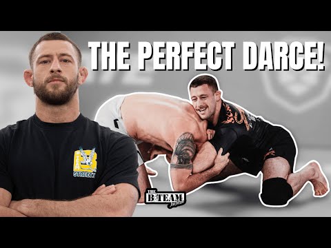 Видео: Любимая схема удушения Дарсе от Итана Крелинстена | Техника B-Team