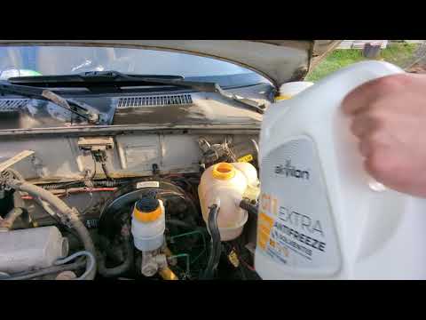Видео: Как правильно менять антифриз.Как слить весь антифриз с авто.#cars #automobile 