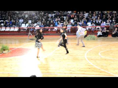 Видео: Коледно надиграване 2011 - Ръченица до 18 години