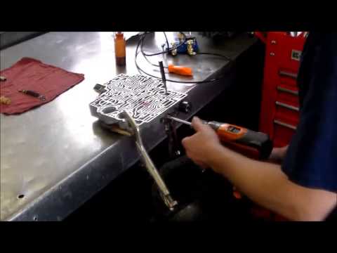 Видео: Ремонт гидроблока 4L80E и вакуумный тест