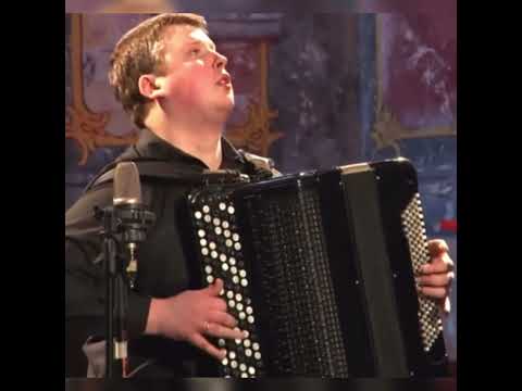 Видео: БАЯН - народний музичний інструмент