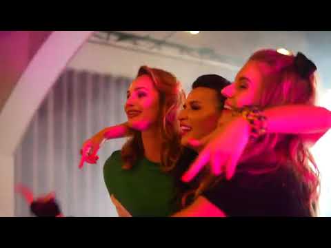 Видео: Вечеринка в стиле 80-90х, ведущий Александр Бовшик