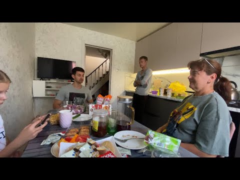 Видео: Ждем гостей / Приехала тетя с братом / Примерка одежды / Влог