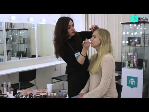 Видео: Как рисовать стрелки. Урок визажа / VideoForMe - видео уроки