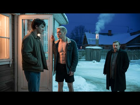 Видео: Горячий друг моего сына носил обтягивающие шорты — и я не мог перестать думать о нём