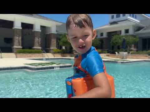 Видео: Саша в первые весенние дни, когда отвык плавать