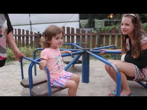 Видео: VLOG На детской площадке. Алиса познакомилась с мальчиком.