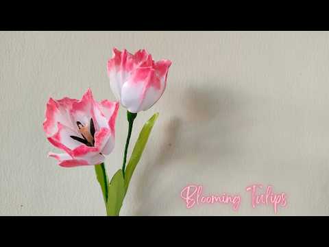 Видео: DIY |  Как легко сделать красивые цветущие тюльпаны из атласной ленты.