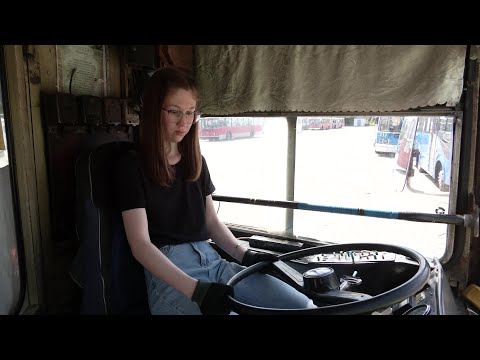 Видео: Кто работает на городском транспорте Йошкар-Олы?