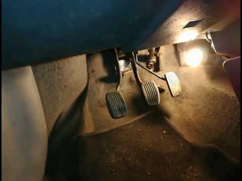 Видео: Снятие или замена рулевой рейки Skoda Felicia 1.3