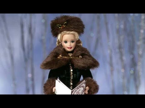 Видео: Разговоры о куклах: Holiday Caroler Barbie 1999 (Holiday Porcelain Barbie Collection)
