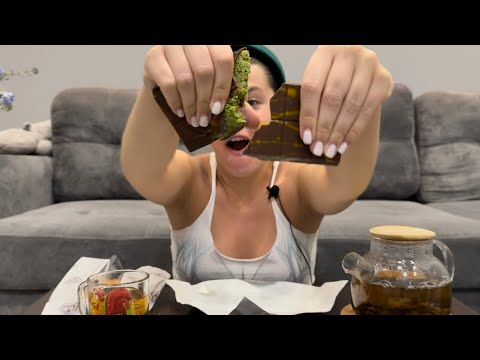 Видео: ASMR EATING Dubai chocolate&Bun with cottage cheese/Кушаю дубайский шоколад и ватрушку