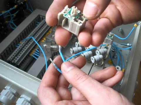 Видео: Подключение электромагнитных кутушек DC24V пневмо распределителей