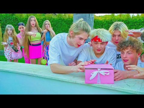 Видео: ТАЙНИКЪТ НА ПРИЯТЕЛКИТЕ BUNNY 🐰 Как готините момчета разкриха тайните на момичетата? Лейди Даяна