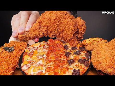 Видео: жареный цыпленок и пицца, острая лапша FRIED CHICKEN & PIZZA & FIRE NOODLES EATING ASMR MUKBANG