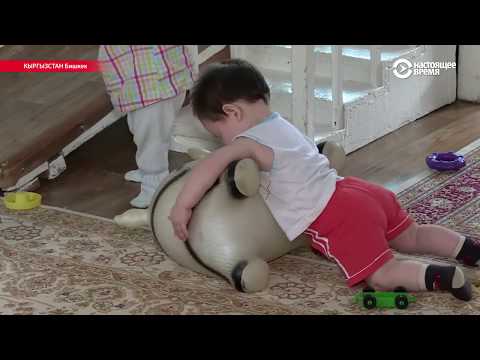 Видео: Брошенных детей мигрантов возвращают на родину