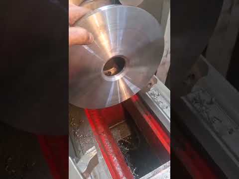 Видео: Изготовление вала с приварным фланцем.