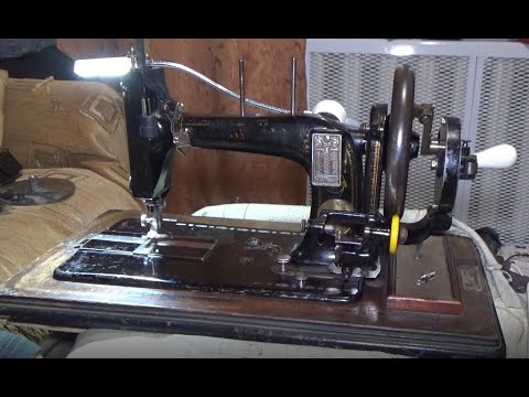 Видео: Старинная швейная машинка Зейдель Науман  Как увеличить длину стежка и намотка шпульки