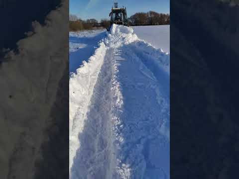 Видео: юмз чистит снег