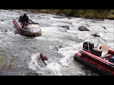 Видео: ВЫНЕСЛО из ЛОДКИ! #9 Опасный случай при штурме порога на горной реке!