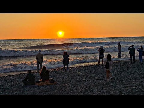 Видео: ✅️🌴5 ОКТЯБРЯ В СИРИУСЕ:+21 ТЕПЛА, ОТ УЛ.НАБЕРЕЖНОЙ К МОРЮ. ПЛЯЖ СОЧИФОРНИЯ, КРАСИВУЩИЙ ШТОРМ НА МОРЕ