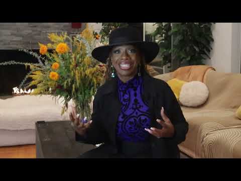 Видео: Перестаньте сравнивать себя с другими | Как обрести непоколебимую уверенность в себе с Лизой Николс