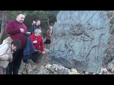 Видео: ХРЕСНА ДОРОГА В МЕДЖУГОР'Ї ( IN THE WAY OF THE CROSS MEDJUGORJE)