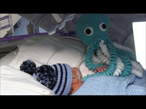 Видео: Клуб "28 петель":  помогая самым юным пациентам.