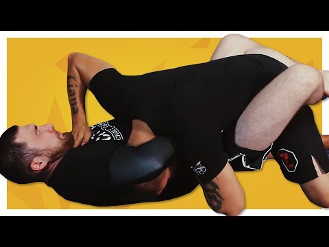 Видео: ЗАЩИТА ОТ ГИЛЬОТИНЫ В ПАРТЕРЕ ✔ Уличный и Спортивный вариант