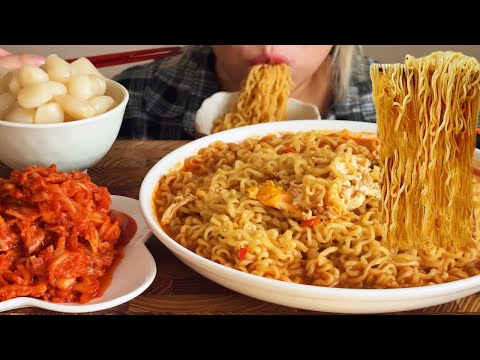 Видео: ASMR Мокбанг с кимчи и лаккё в изобилии. (Русские субтитры) Mukbang | Eating