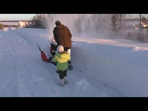 Видео: Отзыв на снегоуборщик HUSQVARNA ST 327