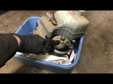 Видео: Снятие усилителя тормозов Gen3 Mitsubishi Montero 2001-2006 HBB