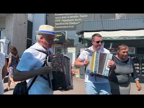 Видео: Оце врізали!!! Полечка та циганочка!!! Весь базар слухав!!!