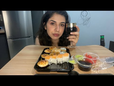 Видео: Мукбанг . Выбросилась с восьмого этажа. Роллы и кола. 🍱 🥤