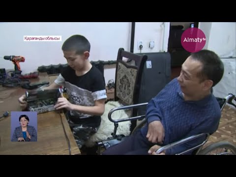 Видео: «Аптасына 100 мың теңге табамын»: Қарағандылық жасөспірім табысын әкесінің еміне жұмсамақ (13.01.20)