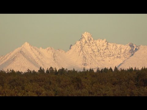 Видео: Сплав по реке Печора ч6. Уральские горы. Гора Сабля. Одиночный поход. Север. Деревни на берегу