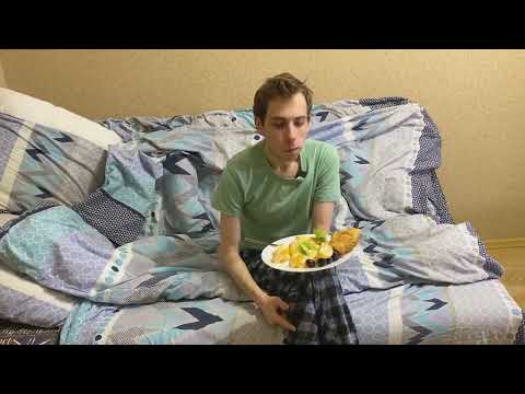 Видео: Только проснулся и сразу за фрукты 🍎🍌
