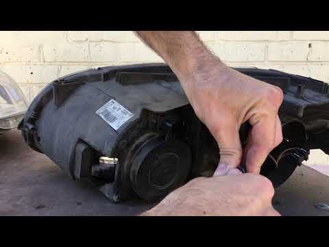 Видео: Как поменять лампочки поворота, габарита, ближнего и дальнего света на Пежо 301/Ситроен сиэлизе? Ч.1