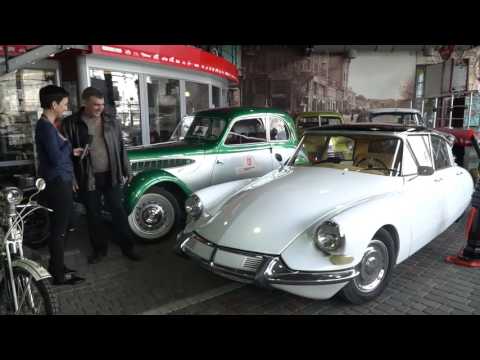 Видео: 1955 Citroën DS 19 - Богиня c юмором!