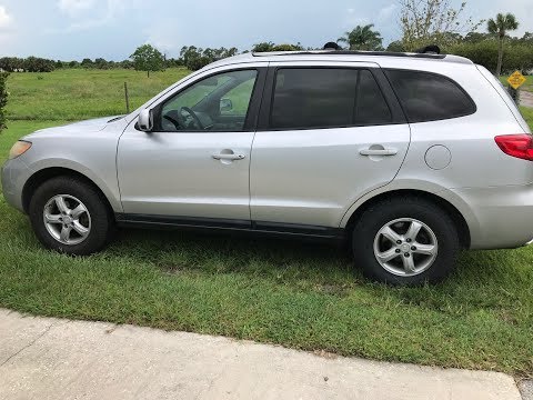 Видео: Как заменить датчик кислорода ниже по потоку на Hyundai Santa Fe 2007 года выпуска