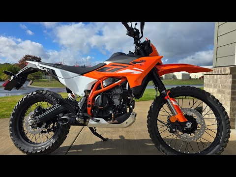 Видео: 2025 KTM Enduro R / Обзор нового мотоцикла / Каково качество сборки?