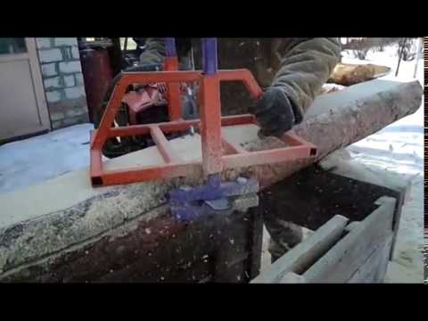 Видео: ПИЛИМ БРЕВНА НА ДОСКИ БЕНЗОПИЛОЙ.