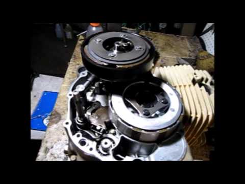 Видео: Honda Rancher Simi auto 4X4 2000 года выпуска (ремонт рычага переключения передач и регулировка л...