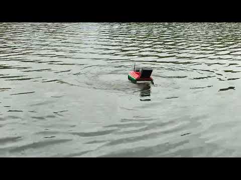 Видео: Прикормочный кораблик D16E красный,тест на воде.